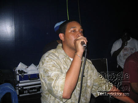 flames0404-08