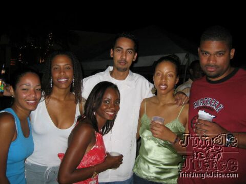 trinixmas04-04