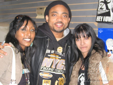 machel_signing-01