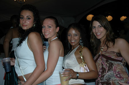 beach_house_carnival_2006-128