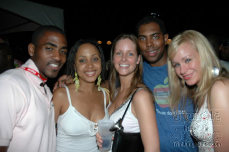 beach_house_carnival_2006-154