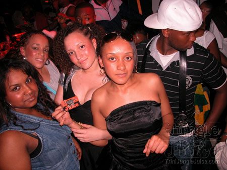 cocoyea_redwhiteblack-12