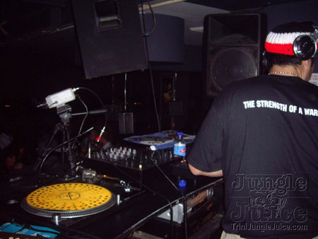escape_2_soca-25