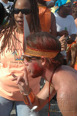 miami_carnival_2006_pt2-067