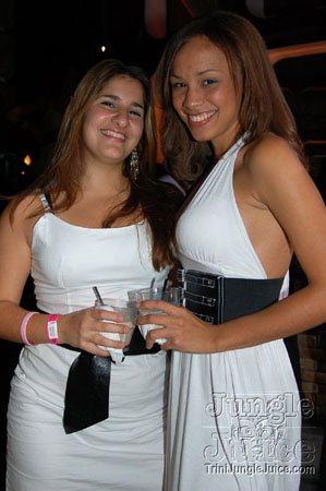white_angels-001