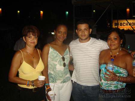 beach_house_carnival_2007-120