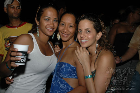 beach_house_carnival_2007-135
