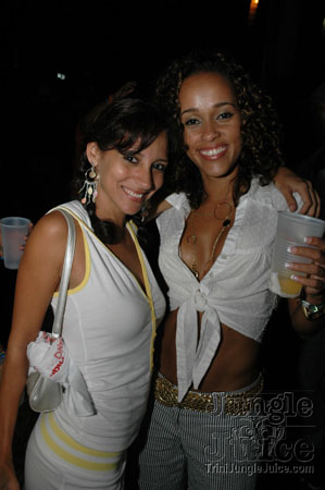 beach_house_carnival_2007-138