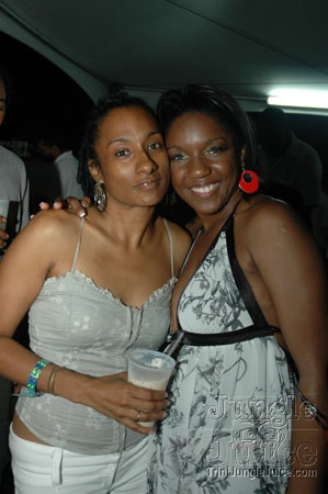 beach_house_carnival_2007-163