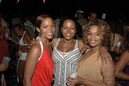 beach_house_carnival_2007-190