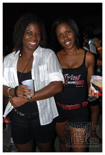 blackwhite_2007-056