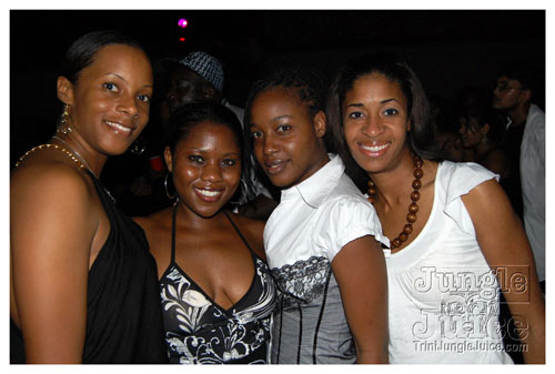 blackwhite_2007-085