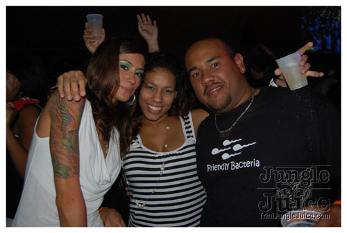 blackwhite_2007-086
