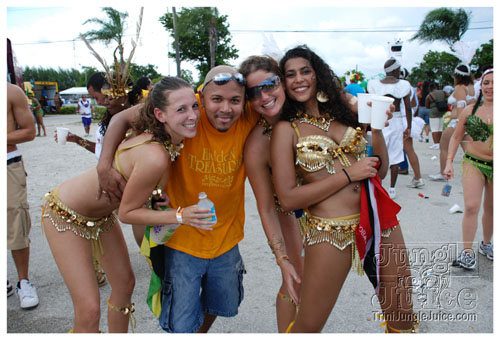 broward_carnival_2007_pt1-193