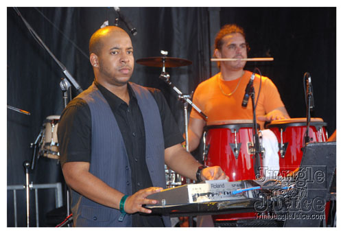 intl_flag_night_2007-106