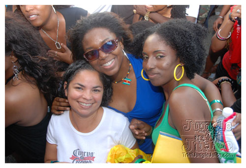 intl_flag_night_2007-124