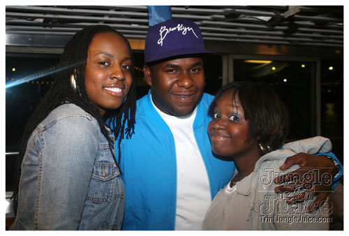 babyblue_boatride2k8-050
