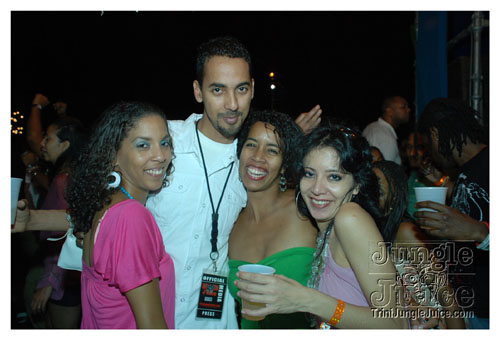 beach_house_carnival_2008_pt2-240