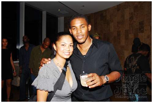 curious_the_rebirth_2008-051