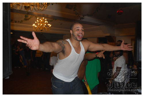 soca_under_de_mistletoe_dec6-056