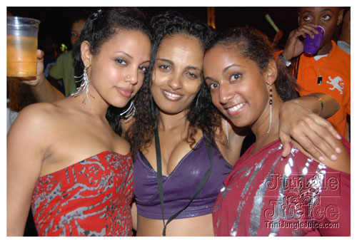 beach_house_carnival_2009-245