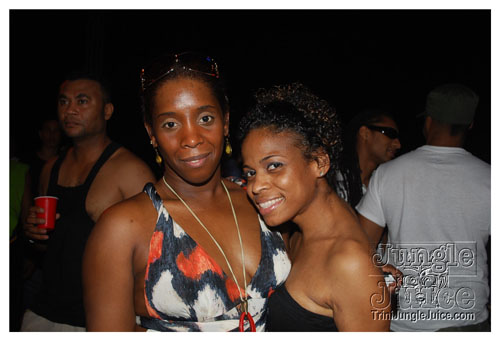 beach_house_carnival_2009-261