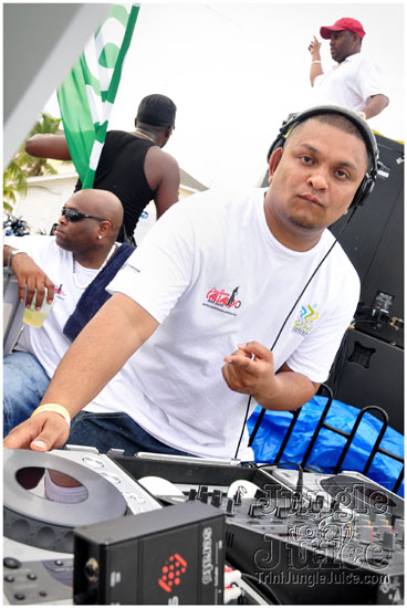cayman_carnival_may09_pt1-251