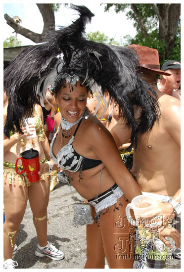 kadooment_day_2009_pt2-204