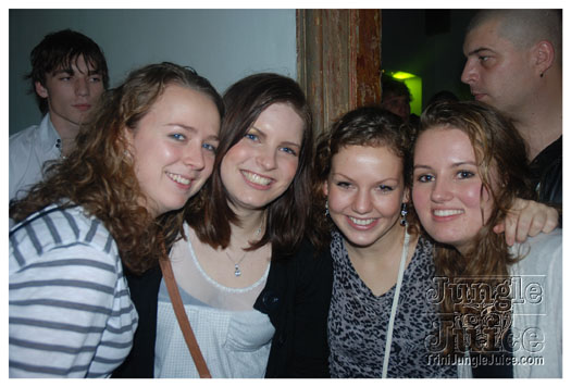 club_chu_chu_opening_nov2010-025