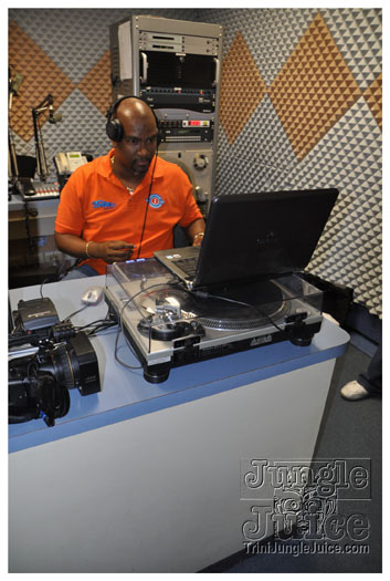 03_radio_cayman-003
