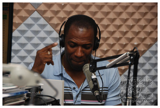 03_radio_cayman-005