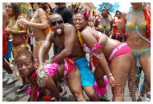 kadooment_day_2010_pt1-211