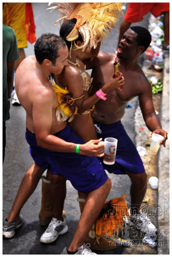 kadooment_day_2010_pt4-147