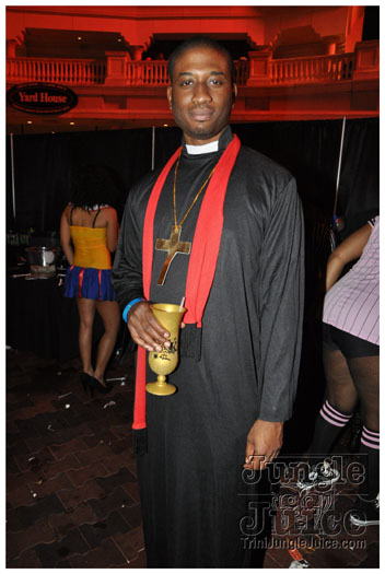 mask_halloween_2010-228