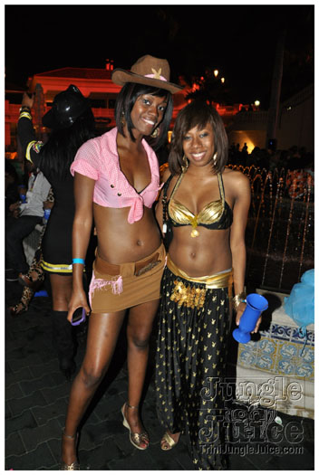 mask_halloween_2010-252