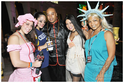 mask_halloween_2010-297