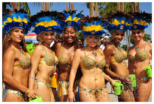 miami_cval_parade_2010_pt4-300