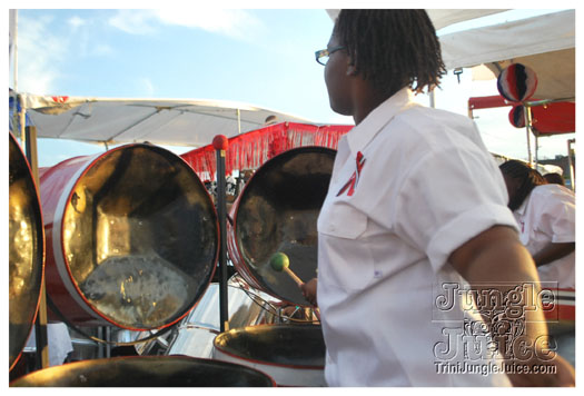 pan_alive_2010-054