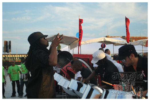 pan_alive_2010-058