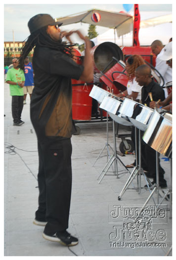 pan_alive_2010-064