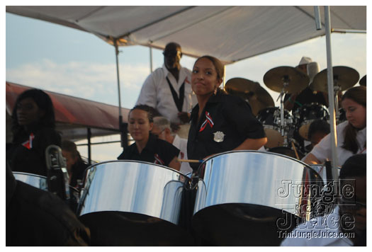 pan_alive_2010-068