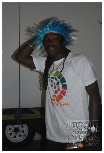 pan_alive_2010-082