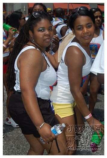 atl_carnival_parade_2011_part1-076