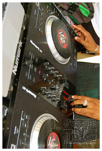 atl_carnival_parade_2011_part1-117