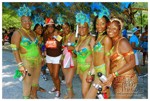 atl_carnival_parade_2011_part1-159