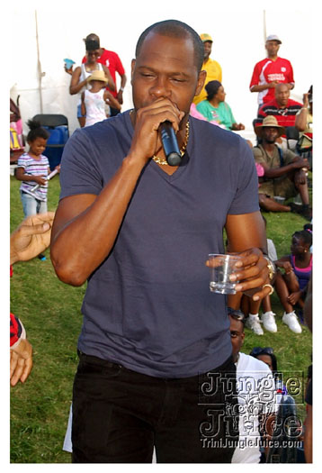 atl_carnival_parade_2011_part1-248