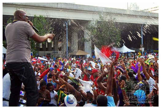 atl_carnival_parade_2011_part1-253