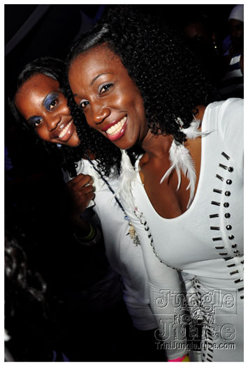 glow_2011-006
