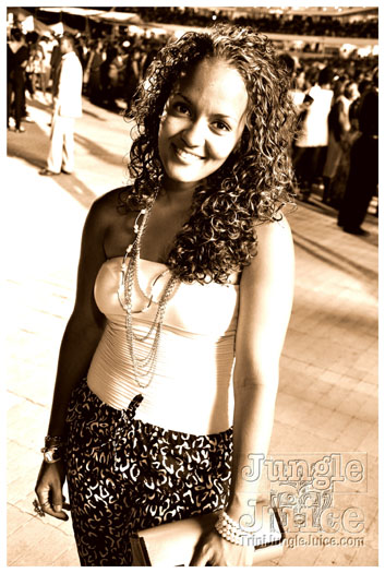 rihanna_loud_tour_2011-012