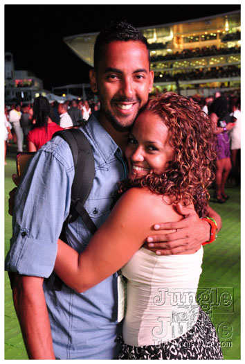 rihanna_loud_tour_2011-013